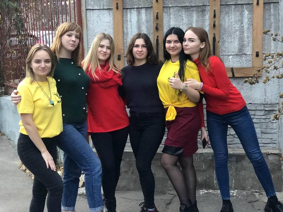 <p>15 листопада 2018 року в Херсонському інституті пройшло урочисте святкування Дня Студента. «Винуватці» організували святковий концерт з різними жартами, призовими конкурсами, а також гумористичною сценкою за участі викладачів .</p>
<p>До привітання приєдналися  викладачі: зняли фільм про своїх студентів. Глядачі були просто у захваті!</p>
<p>Опісля урочистої частини влаштували святкову дискотеку. Загалом день пройшов у веселій і невимушеній обстановці з запальними танцями, піснями.</p>
<p><strong> </strong></p>